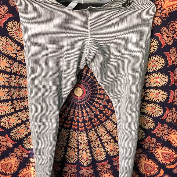 Nike leggings - Picture 2 of 2